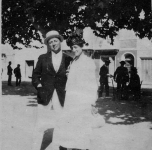 1915   A Viareggio con la moglie Emma Muller