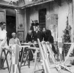 1935  Palazzo alla Giornata. Al lavoro  per il Gioco del Ponte. Da sinistra: 1° il pittore Eugenio Sementa, 3° Ferruccio, 5° ing. Ranieri Fiaschi, 6° il pittore Nello Gentilini