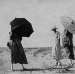 Tre donne sulla spiaggia 