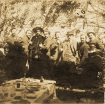 1899   A Venezia per la Biennale.  Da sinistra in piedi: il 3° Galileo Chini, il 4° Giulio Cesare Vinzio, il 6° Niccolò Cannicci, il 7° Ferruccio Pizzanelli, l'8° Ludovico Tommasi  